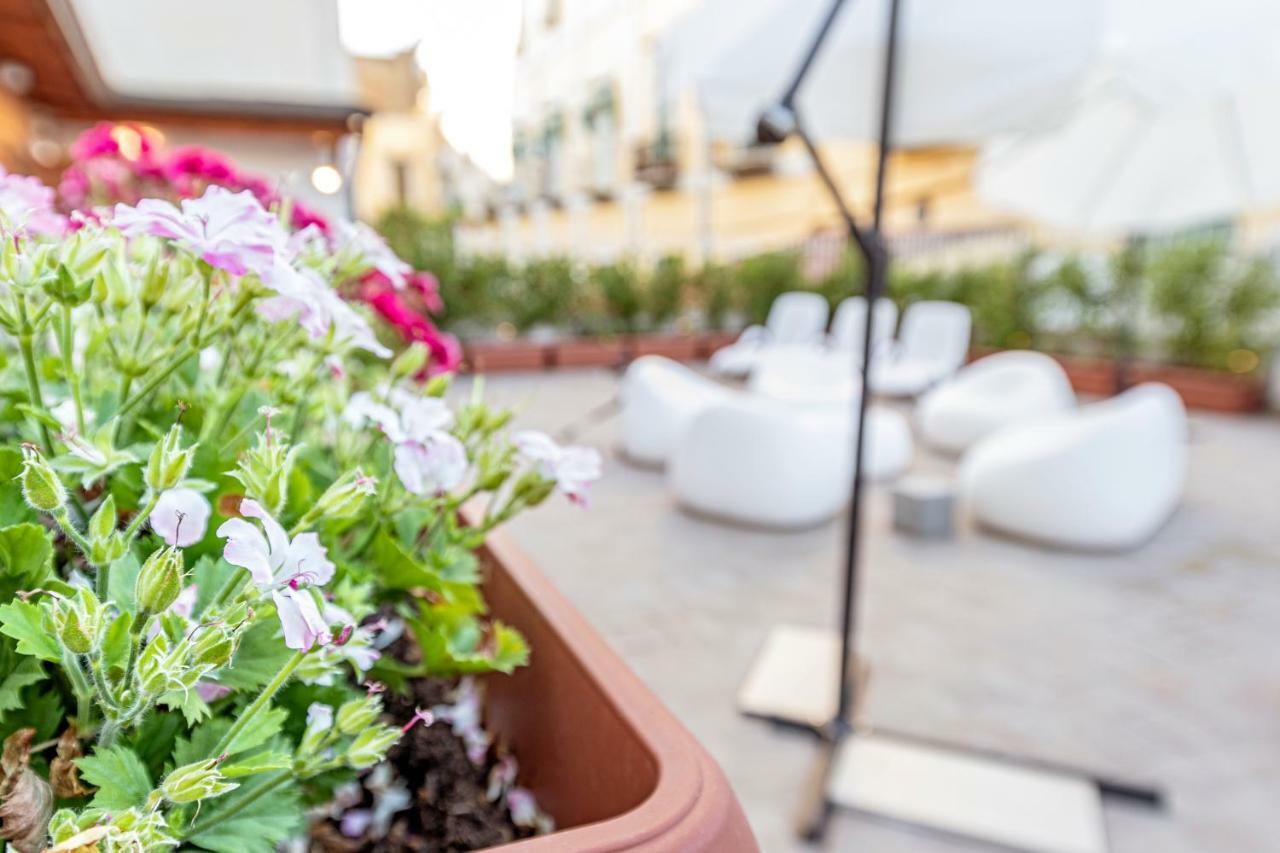 Napoli Squares Suites ภายนอก รูปภาพ